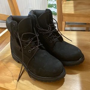 NWOB Black Premium Timberland boots Women’s 9.5